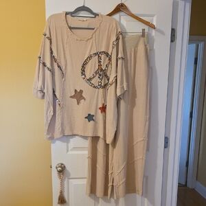 easel Floral-Trim Peace Sign Top & Pants Set